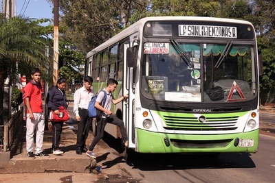 Transportistas aprobarían “reguladas” ante indefinición de gobierno sobre pasaje