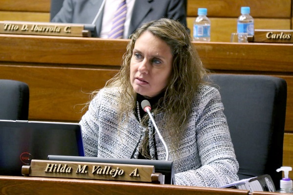 Diputada presenta proyecto de ley “antichicanas”