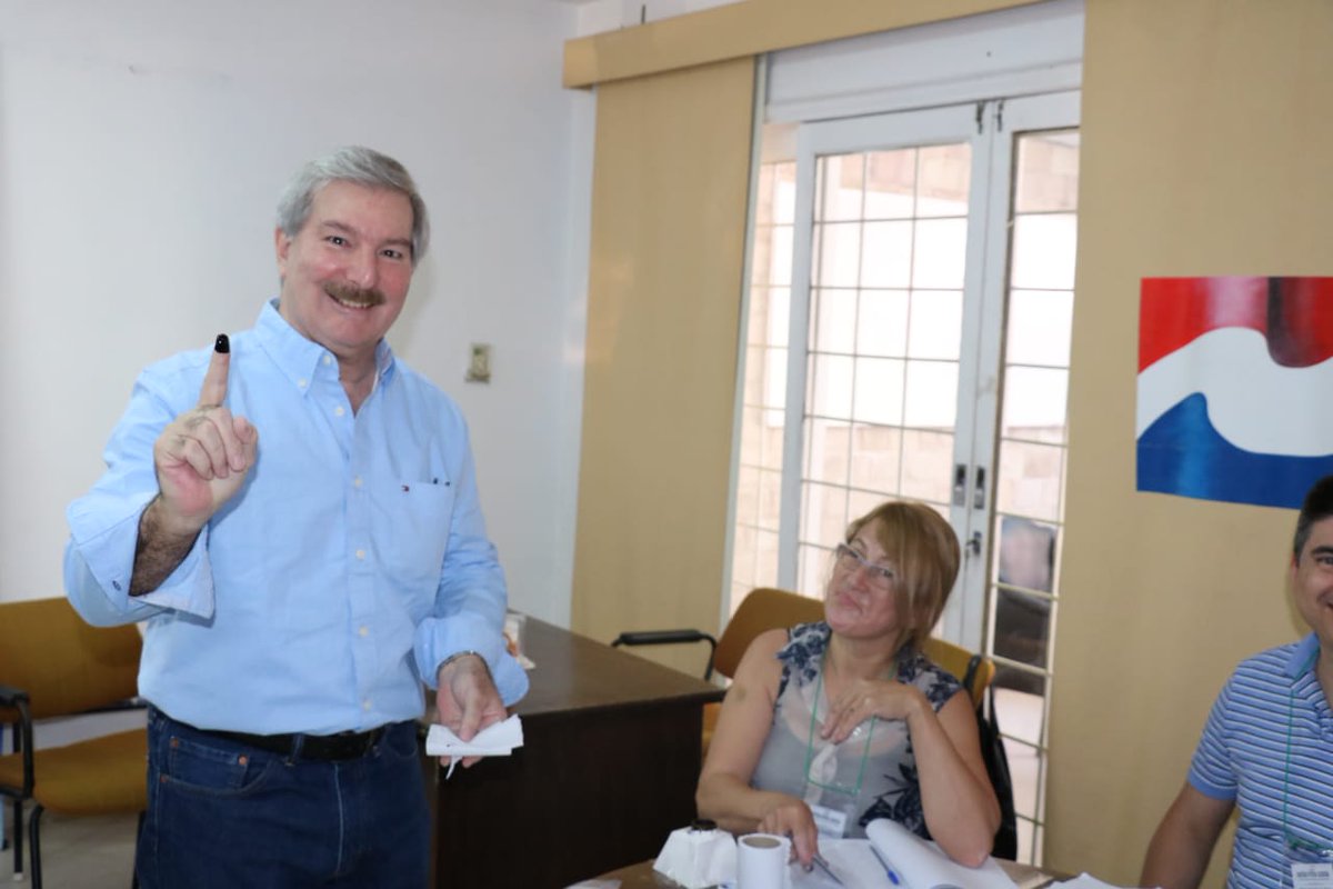 Carrizosa fue reelecto como presidente del Partido Patria Querida