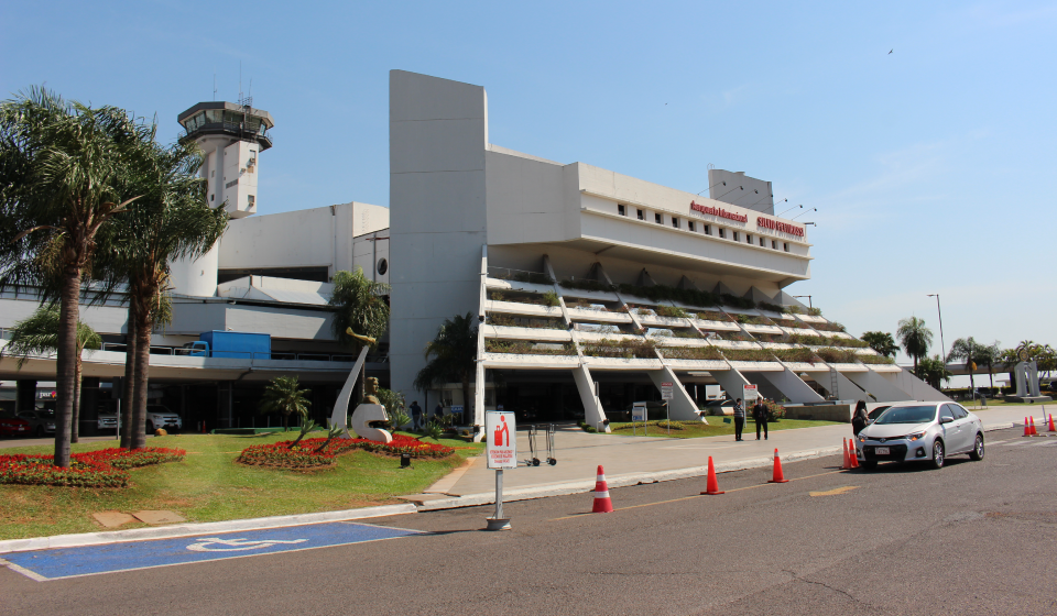 Suicidio en el aeropuerto: Un hombre se lanzó del segundo nivel