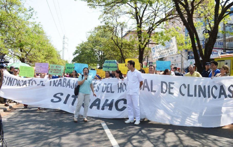 Sindicalistas de Clínicas endurecen paro escalonado