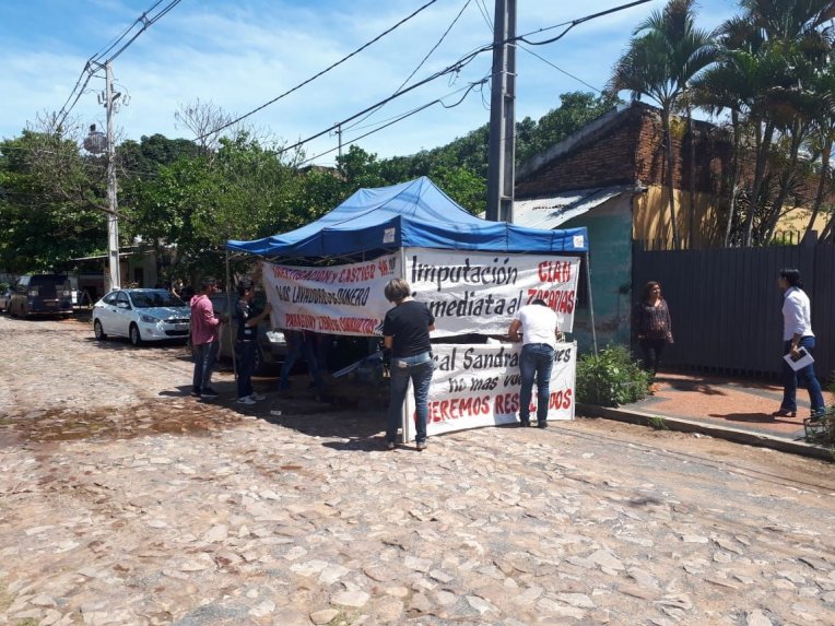 Manifestantes frente a casa de Fiscal General tienen otro objetivo, dice abogado de Zacarías Irún