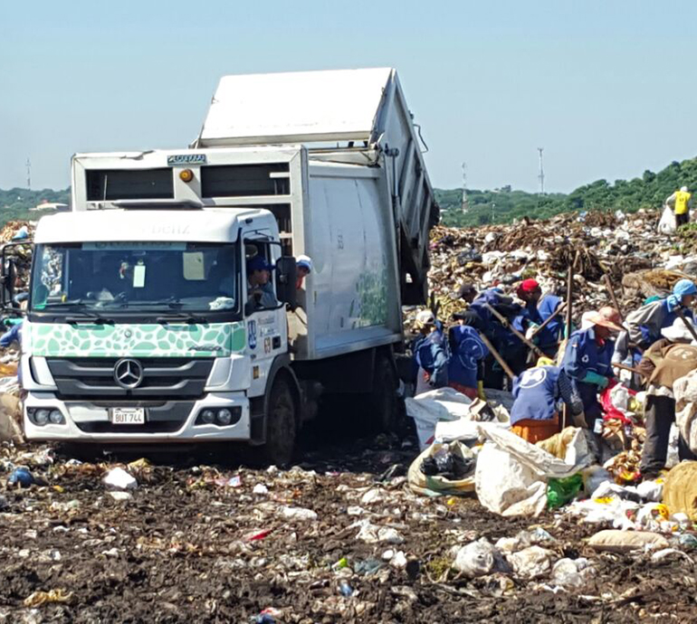 Fiscalía imputa a dueños de empresa recolectora de basuras en Asunción