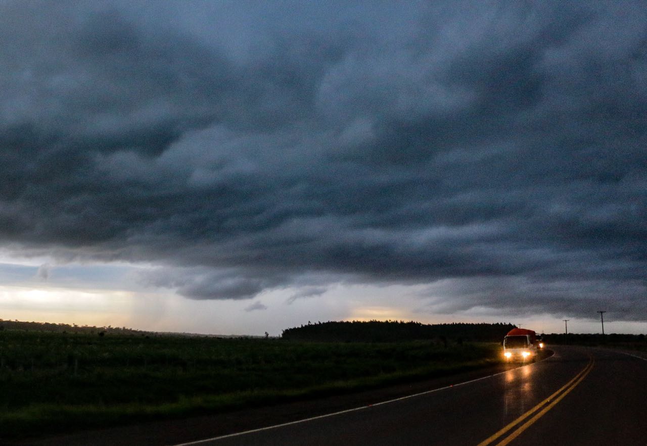 Lunes caluroso y con lluvias para gran parte del país