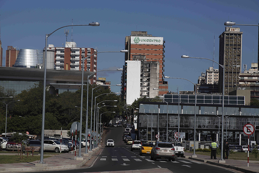 Lunes fresco a cálido y despejado