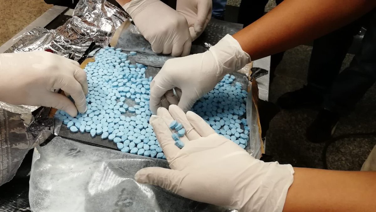 Detienen a extranjero con más de 30.000 pastillas de éxtasis ocultas en su maleta