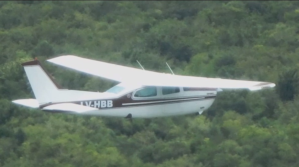 Avioneta buscada aterrizó en nuestro país y volvió a escapar