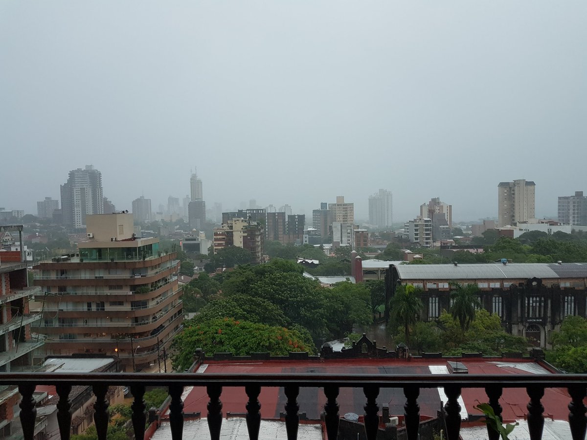 Anuncian domingo caluroso y lluvioso