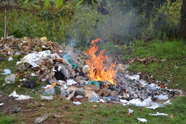 Millonarias multas para quienes queman basuras