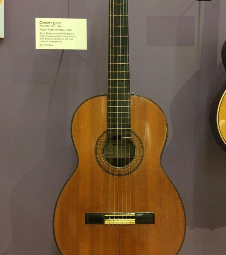 La guitarra de Berta Rojas se exhibe en un Museo de Arizona