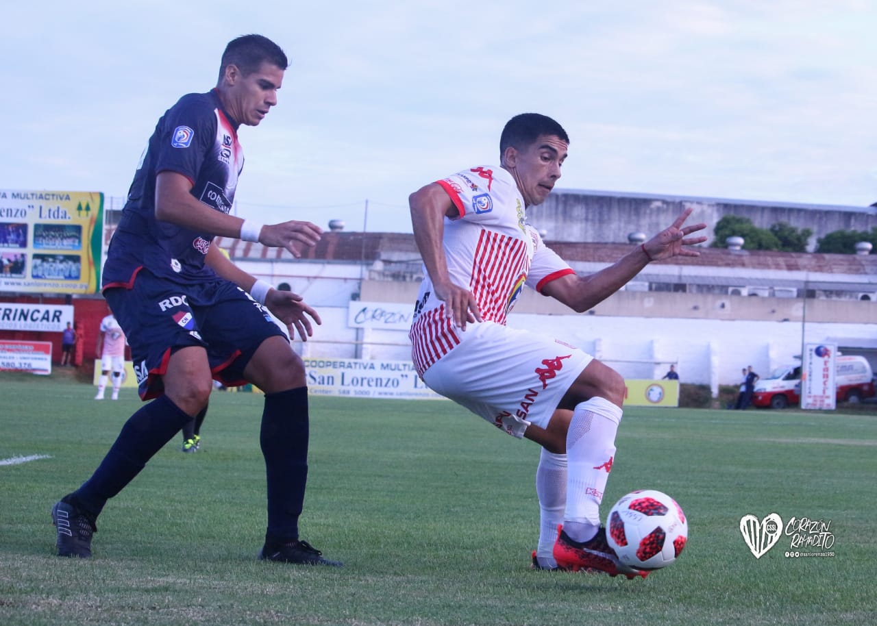 El rayadito hunde más a la academia