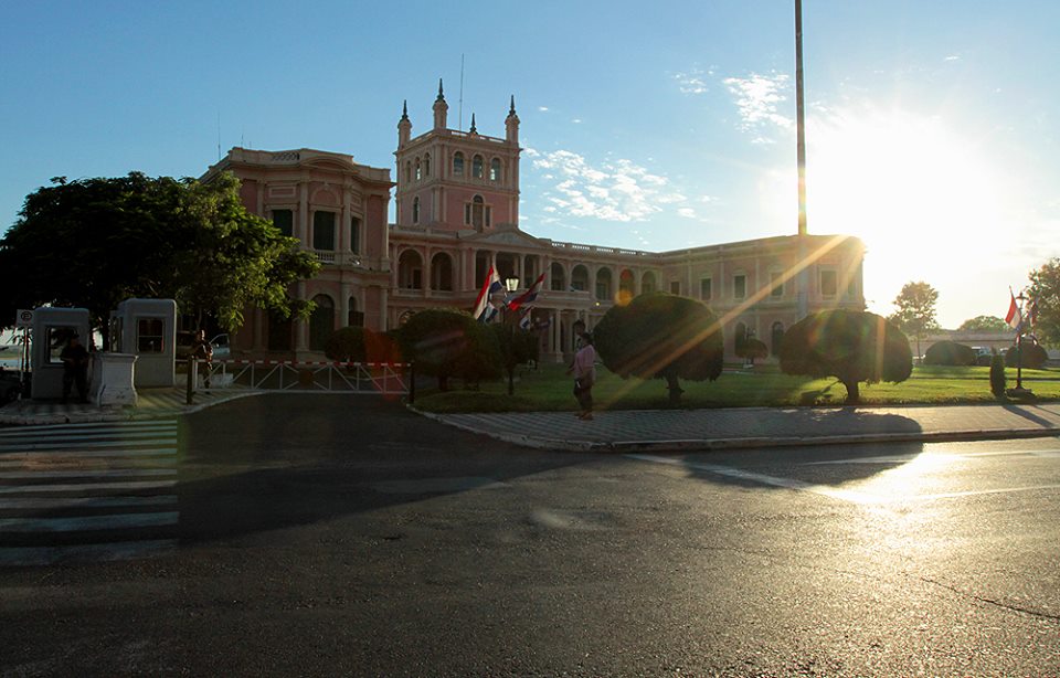 Anuncian domingo cálido y húmedo