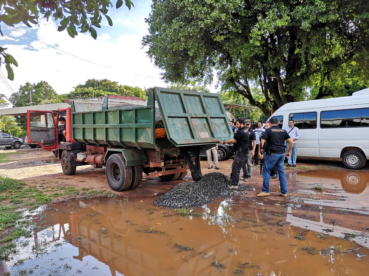 La SENAD interceptó carga de marihuana en camión que transportaba piedra triturada