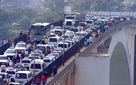 Migraciones realiza controles en el Puente de la Amistad