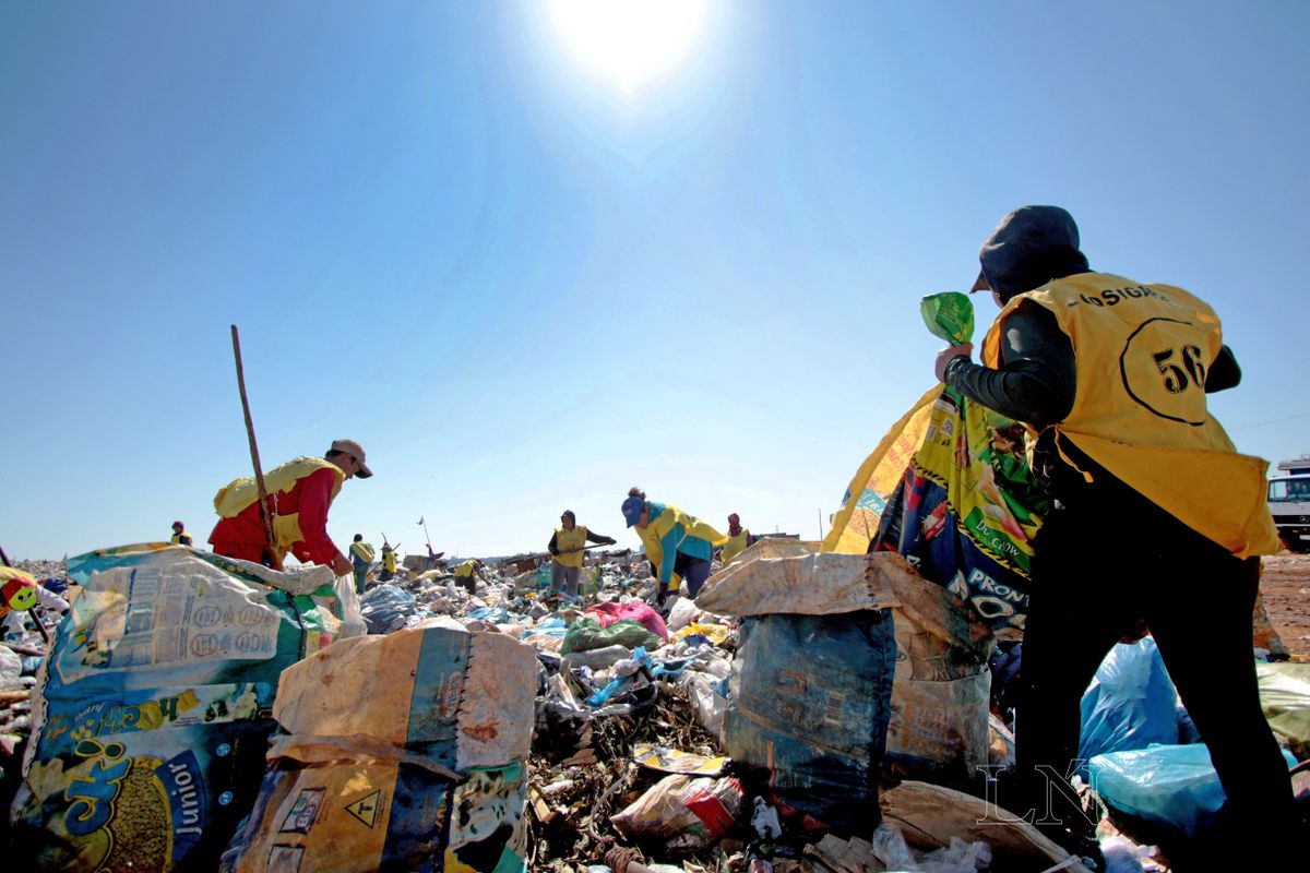 Planean generar opciones laborales para recicladores de Cateura