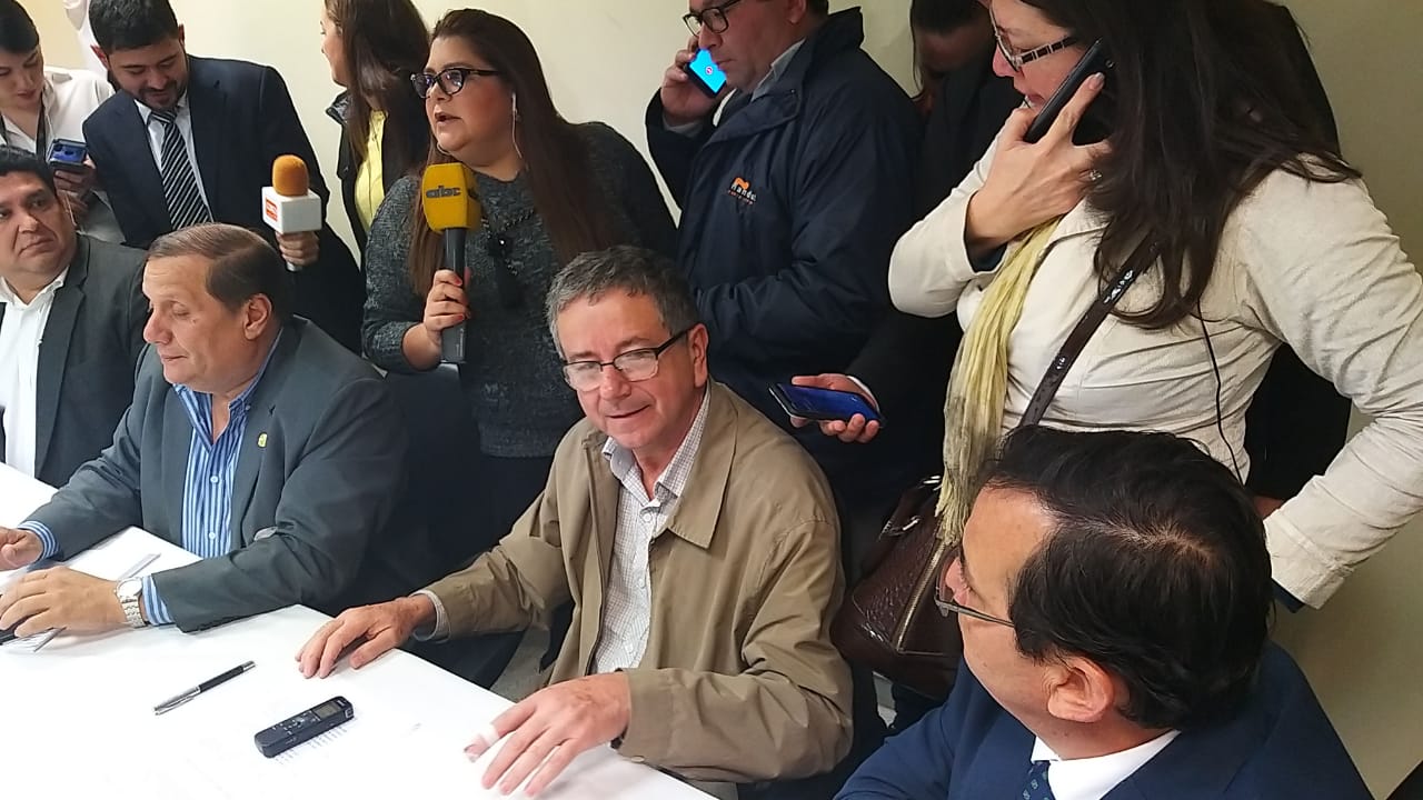 Destituciones o juicio político: Liberales emplazan por 24 horas a Mario Abdo