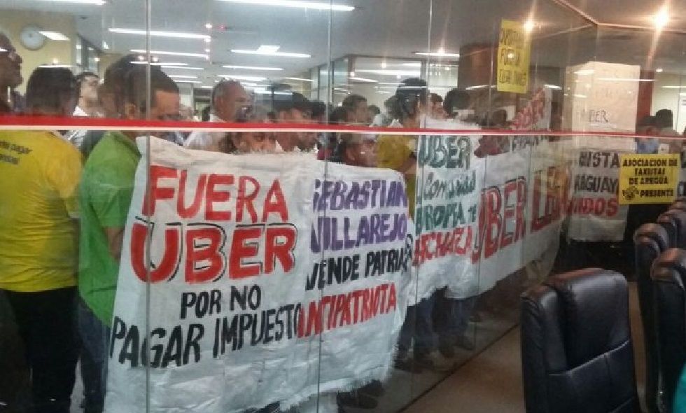 “Fue un desliz”: Taxista pidió disculpas tras pedir que periodistas “sean fusilados con cañón”