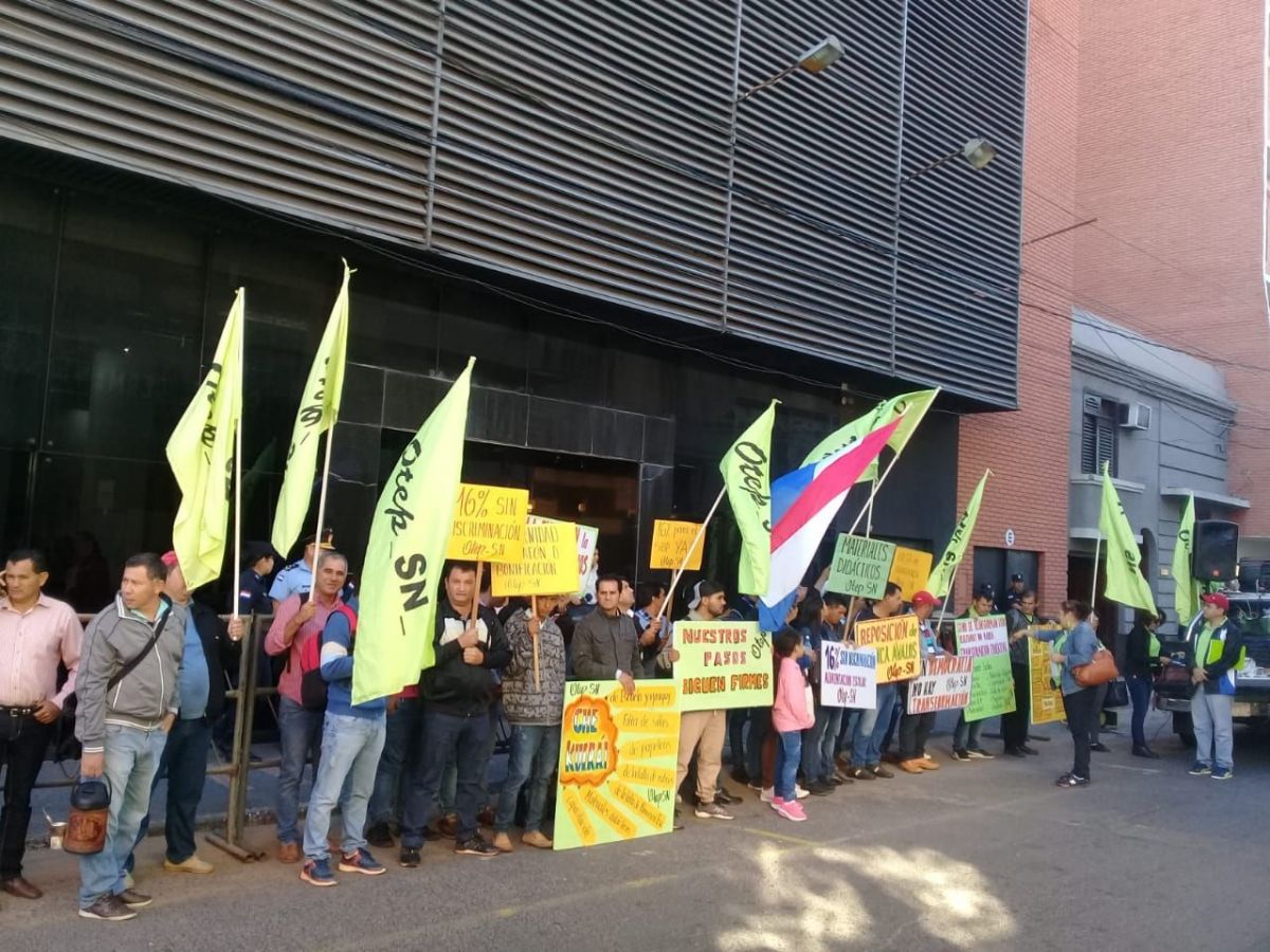 Audiencia entre Hacienda y docentes buscando acuerdo sobre aplicación de incremento salarial