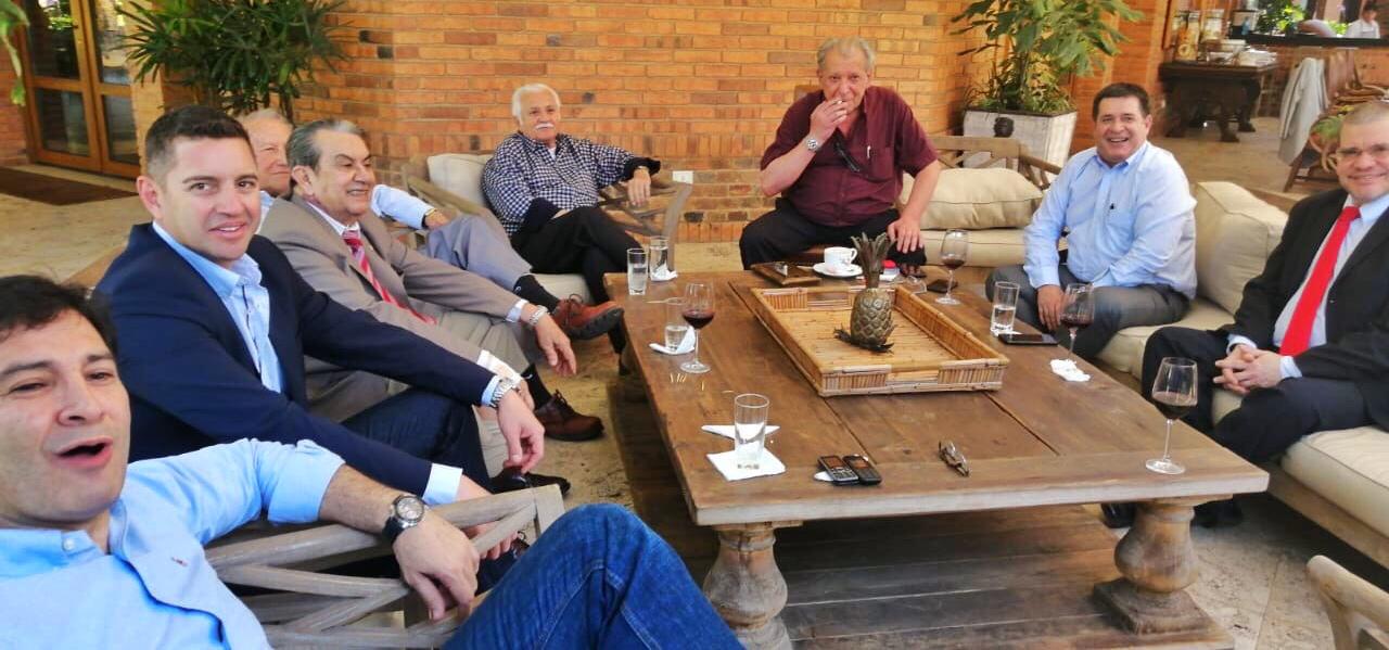 Cumbre Añeteté – Honor Colorado: Cartes quiere que Abdo haga cambios en su Gabinete