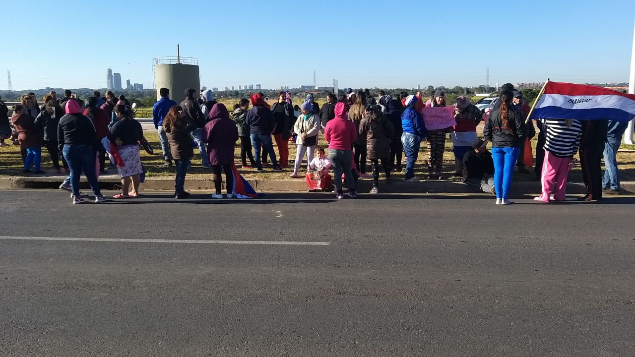 Bañadenses bloquean Costanera exigiendo viviendas sociales