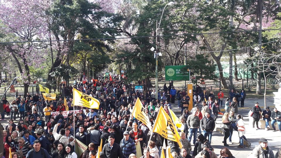 Federación de Educadores también se moviliza reclamando cumplimiento de acuerdo salarial