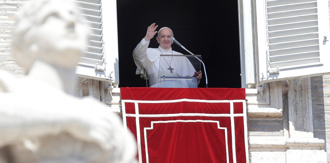 Papa Francisco: “Recurrir a un adivino a que lea la mano no es de cristiano”