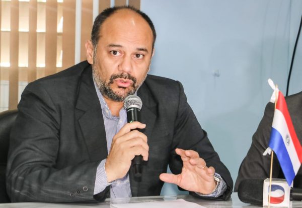 Viceministro de Salud promete proveer medicamentos para zonas desabastecidas