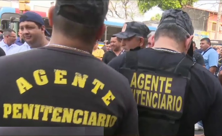 Guardiacárceles de San Pedro anuncian paro de actividades en reclamo de pago de salarios