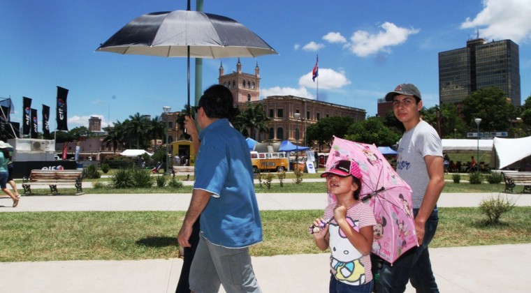 Lunes con extremo calor, pronostica Meteorología