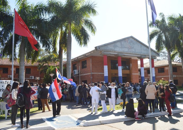 Docentes de la UNA y Hacienda continúan reuniones sobre nivelación salarial