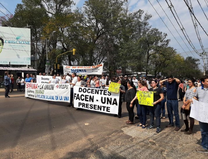 Avanzan conversaciones entre Hacienda y UNA, pero paro total sigue