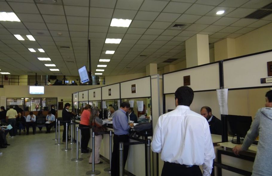 Funcionarios del Registro Civil, a huelga en reclamo de reajustes salariales