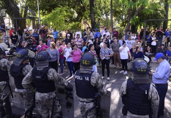 Fiscalía anuncia posibles imputaciones a personas que incidentaron sesión de Junta de Lambaré