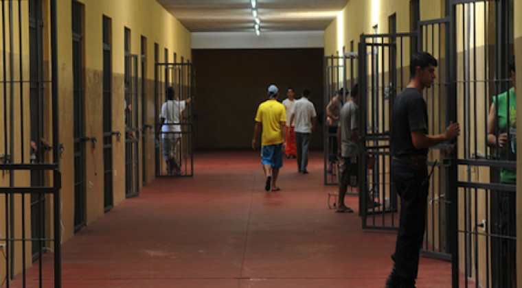 Funcionarios penitenciarios irán a huelga si no llegan a acuerdo con autoridades