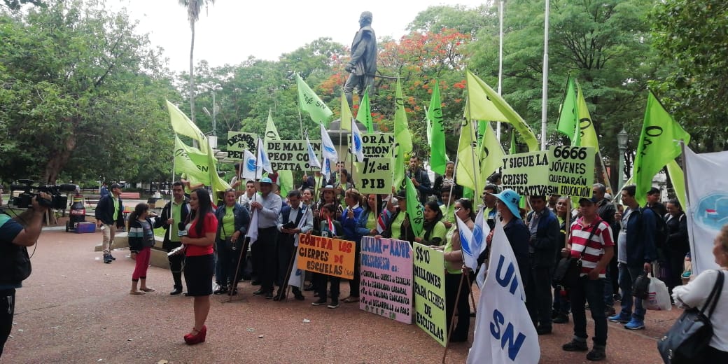 Docentes marchan hoy reclamando reajuste salarial del 16% desde inicio del próximo año lectivo