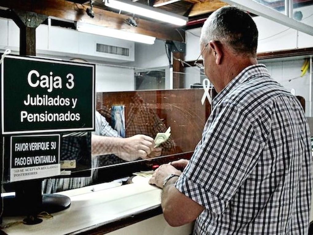 Jubilados del sector civil continúan reclamando actualización de pensiones