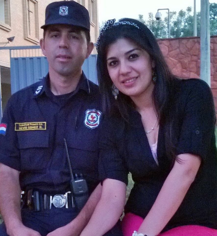 Policía  asesina  a su esposa en una escuela de San Juan Bautista