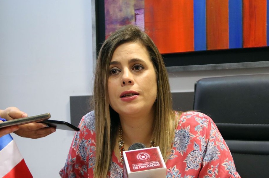 Kattya González espera que continúe licitación de adquisición de máquinas de votación