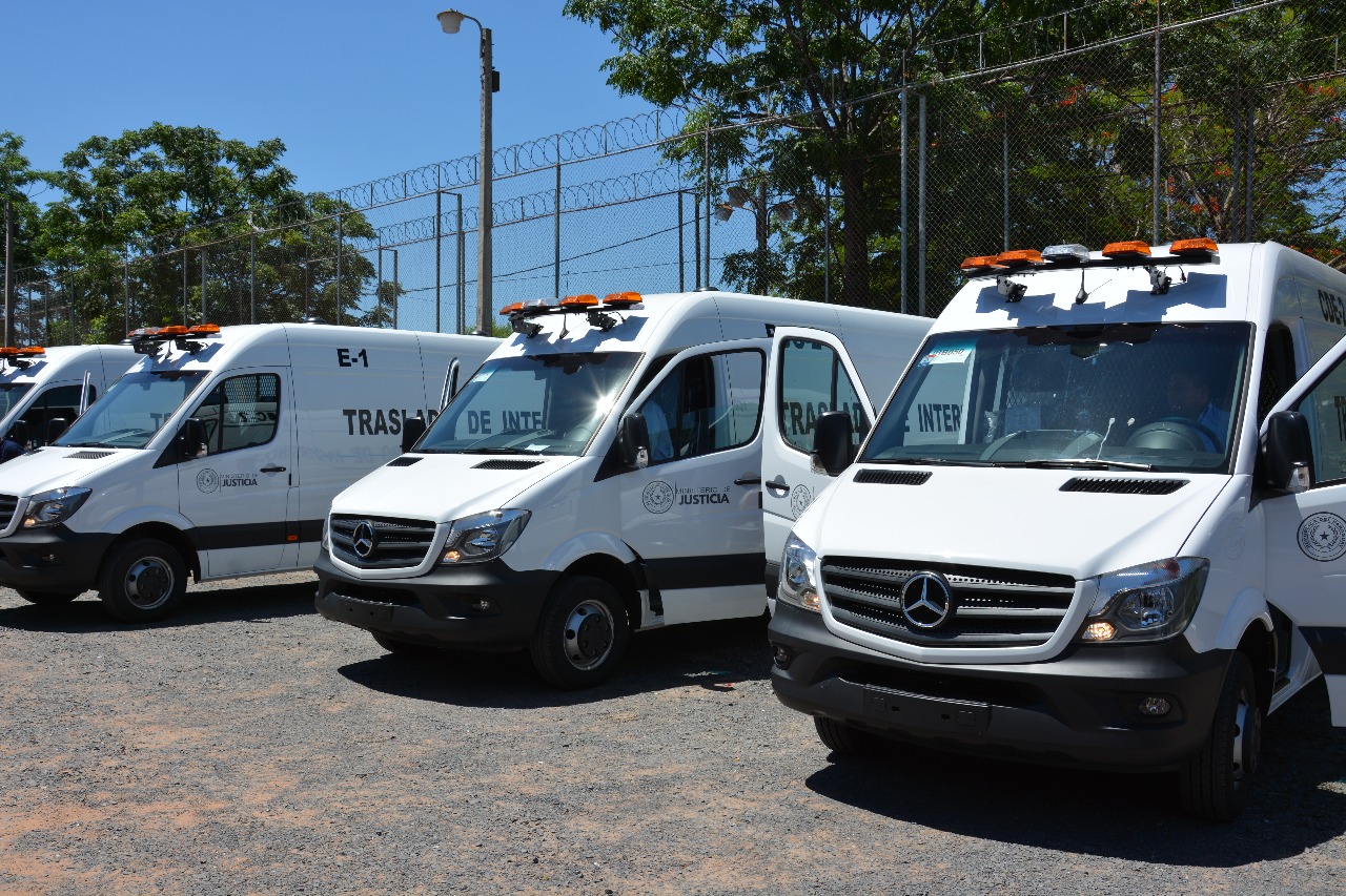 De recluso a copiloto de guardiacarcel: Reo viajaba sin esposa y sebando tereré al chofer