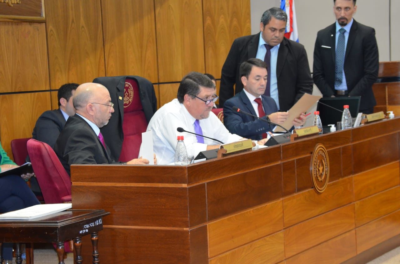 Carece de legitimidad expulsión de Payo Cubas, según senador del Frente Guasu