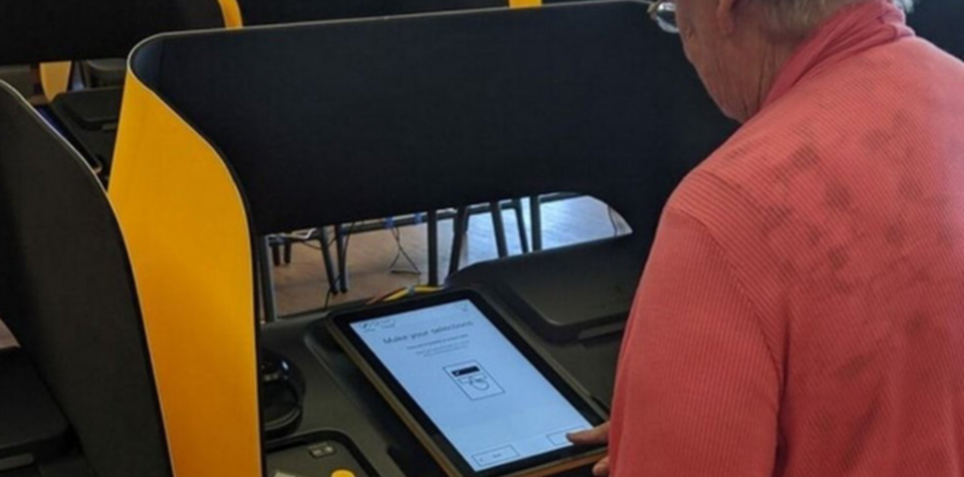 Empresa denuncia supuesta tendencia en licitación de máquinas de votación del TSJE