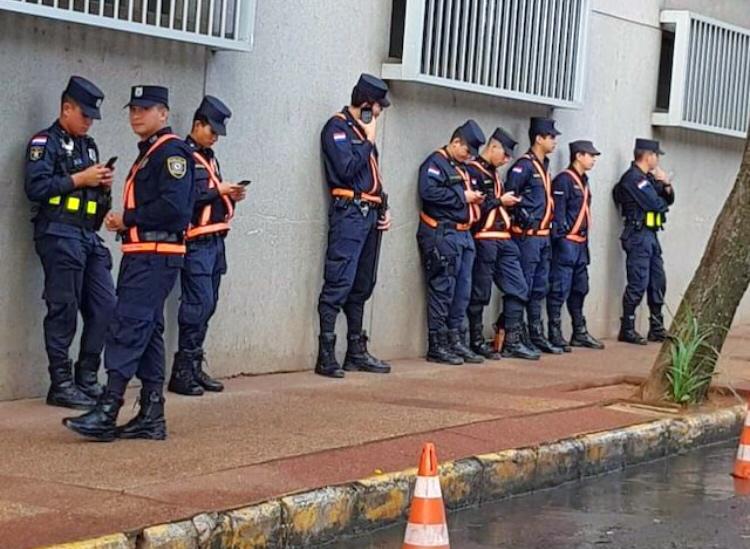 Ministro del Interior quiere “racionalizar” policías custodios de políticos