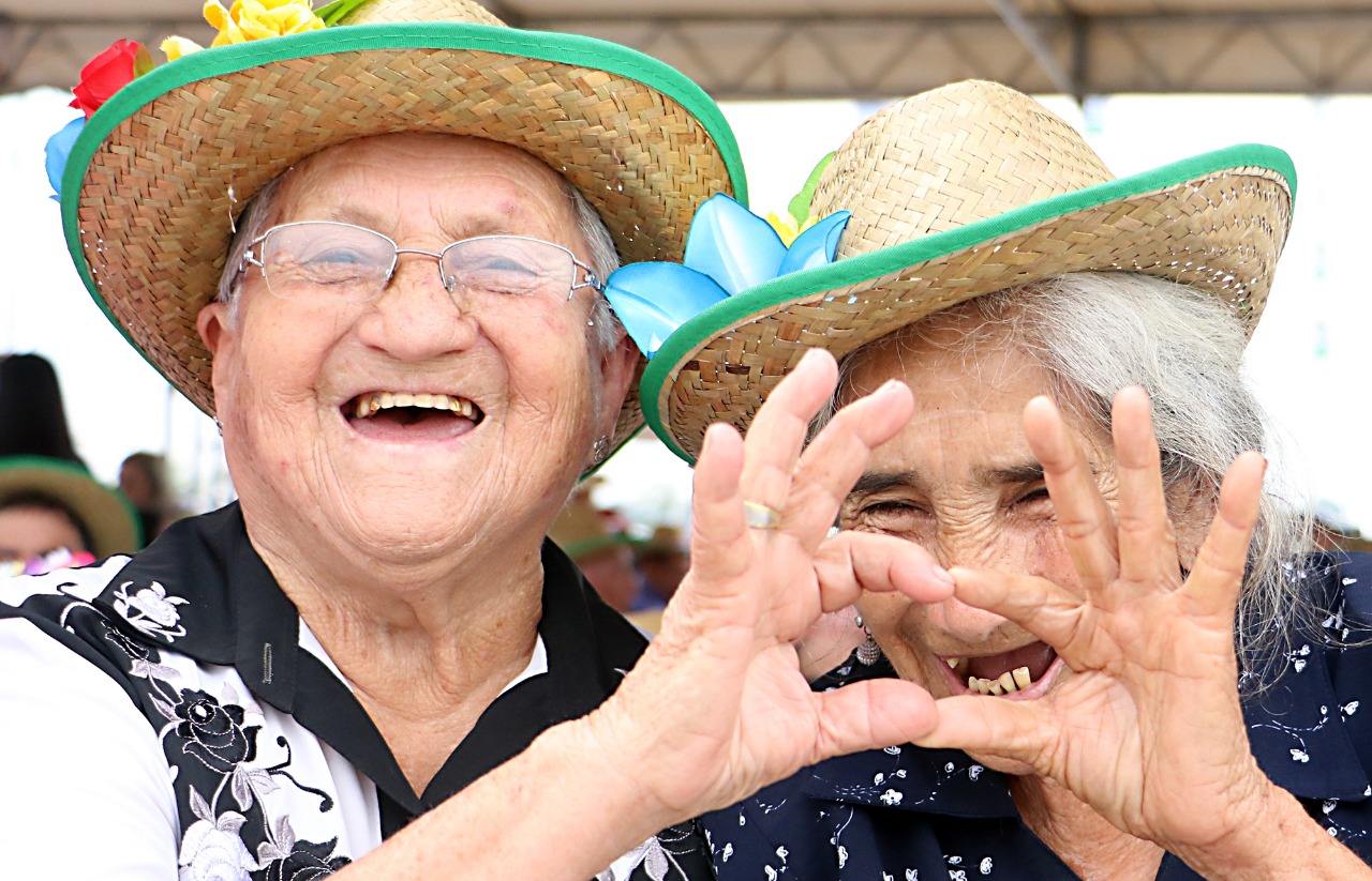 Adultos mayores recibirán pensión automática al cumplir 65 años de edad