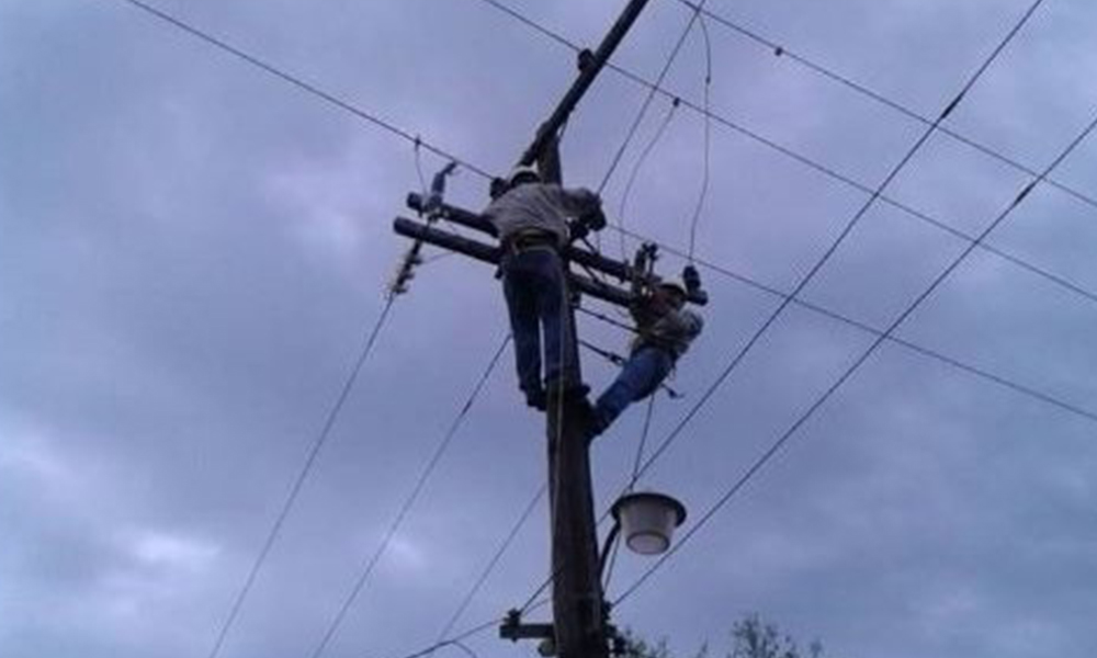 ANDE reporta tres zonas del área metropolitana sin energía tras temporal del domingo