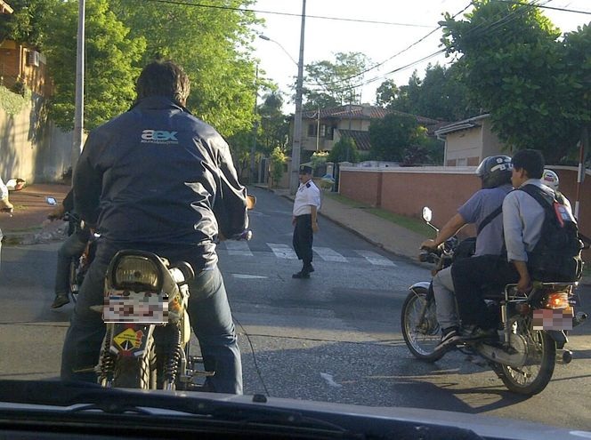 Diputados plantean prohibir carga de combustibles a motociclistas sin cascos