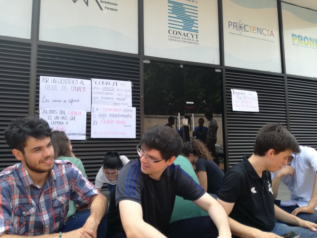 Estudiantes Protestan por designación de Felippo como titular del  CONACYT