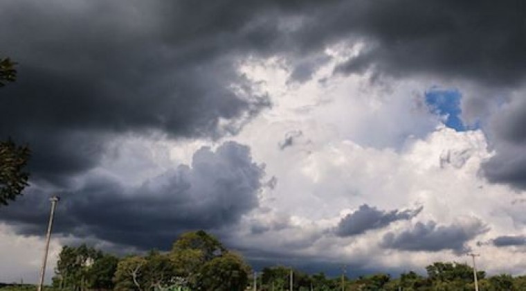 Viernes caluroso y con intensas lluvias, prevé Meteorología