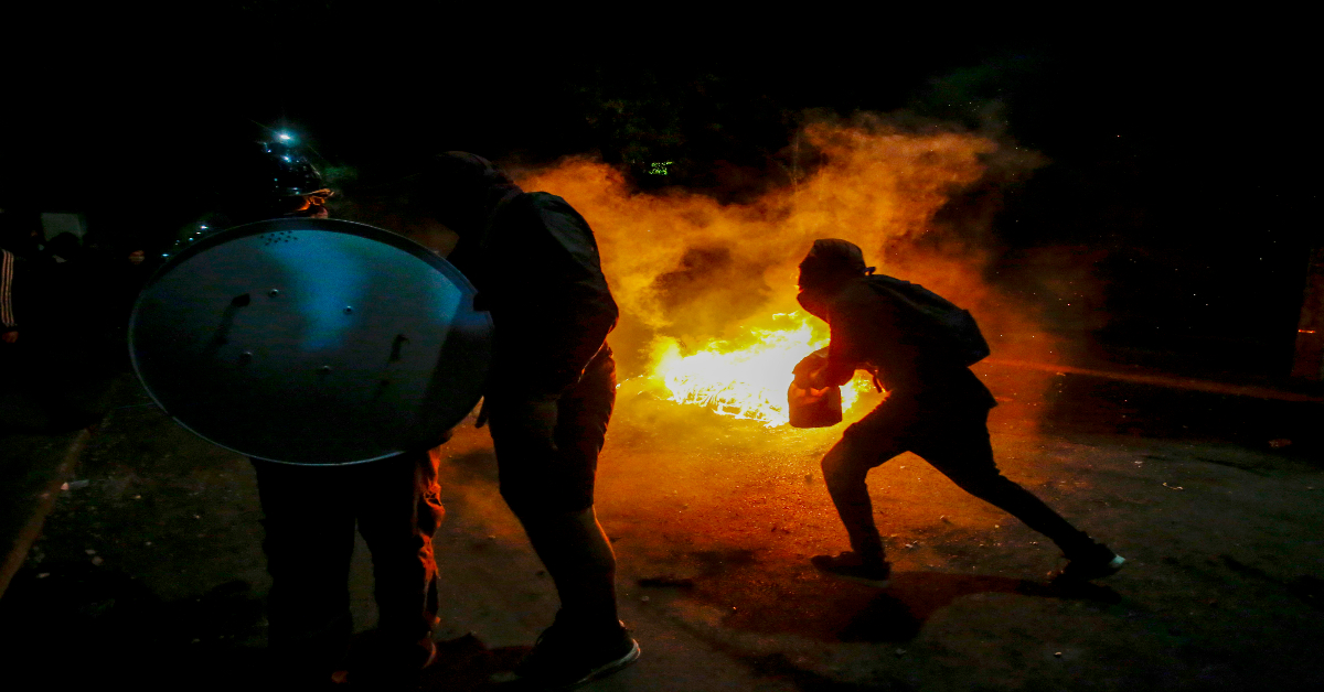 Un muerto y más de 120 detenidos en violentas protestas en Chile