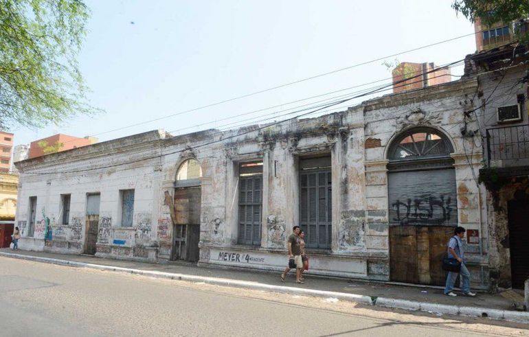 Fuertes multas contra dueños de predios abandonados en Asunción