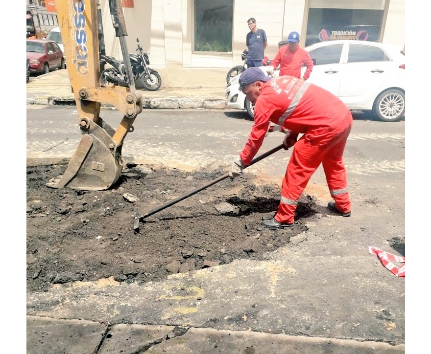 Comuna asuncena realiza bacheos tras temporal